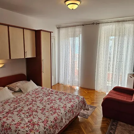 Studio-wohnung In By Interhome